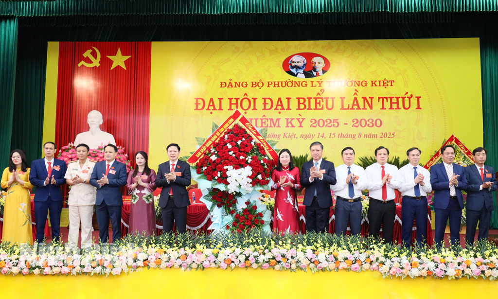 Đồng chí Phó Bí thư Thường trực Tỉnh ủy Đinh Thị Lụa dự và chỉ đạo Đại hội Đảng bộ phường Lý Thường Kiệt, nhiệm kỳ 2025-2030